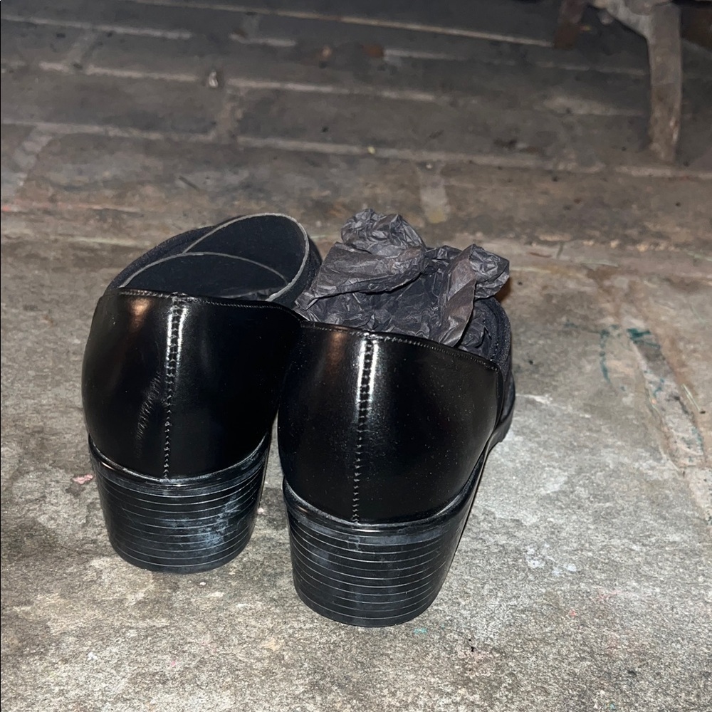 Munro Strand Black Stretch Leather Footwear - Picture 4 of 8